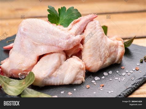 Uncooked Chicken Wings