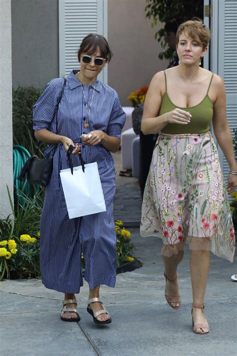 Rashida Jones's feet