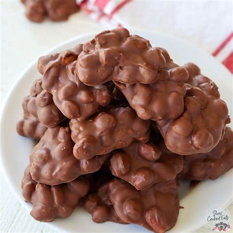 Easy Slow Cooker Chocolate Peanut Clusters | Slow Cooked Eats