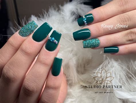 Green Glitter Nails | Nageldesign, Nägel, Nails