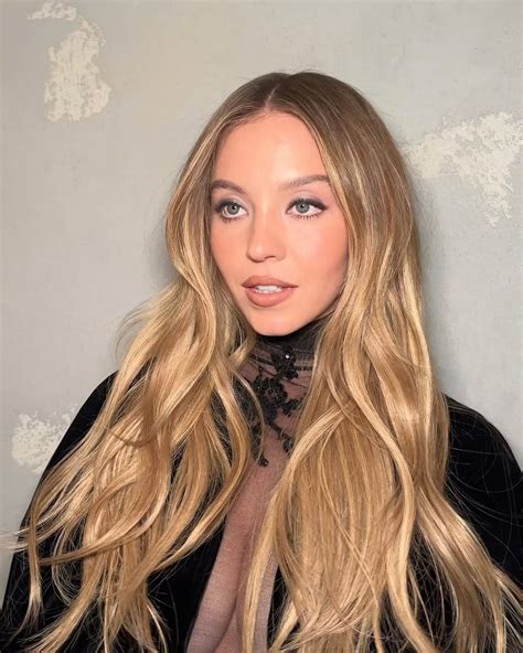 Sydney Sweeney's New 'Dark Suede Blonde' Is Winter's Hottest Shade ...