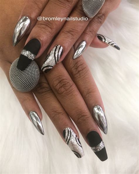 33+ Dazzling Black and Silver Nails for a Sophisticated Edge - Nail ...