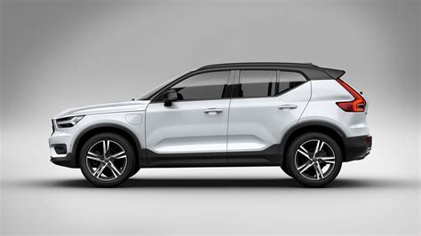 2020 Volvo XC40 PHEV arrives in the UK, still no concrete US plans