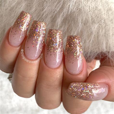 44 Amazing Glitter Nails for Fun-Loving Women - Hairstylery