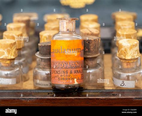 Laudanum bottle medicine hi-res stock photography and images - Alamy