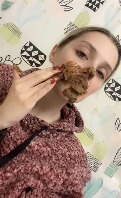 Teen girls pooping on a lucky guy : r/ScatPorn2