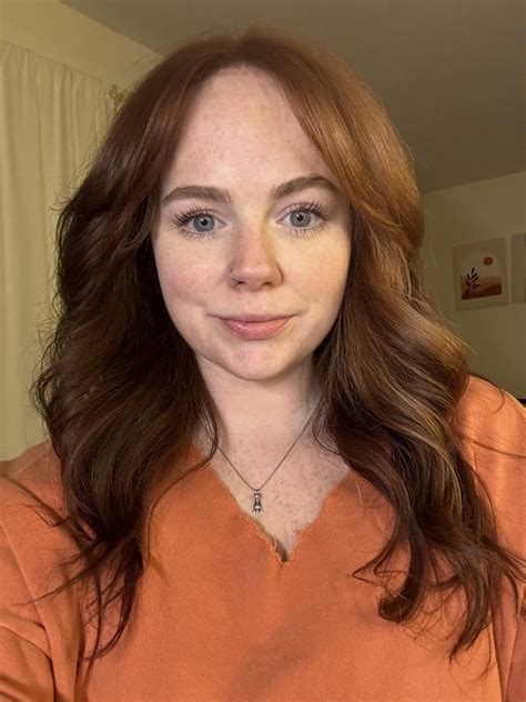 Do you like pale redheads with freckles? : r/palebeauties