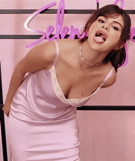 selena Gomez sexy grail : r/SelenaGomezObsession