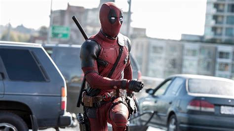 Ryan Reynolds Opens Up About His Naked Fight Scene in DEADPOOL — GeekTyrant