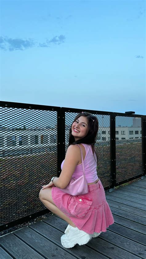 Natalie Mora Díaz | u either have a flashing neighbor, or are the ...