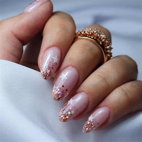 46 Glitter Ombré Nails To Glam Up Your Manicure