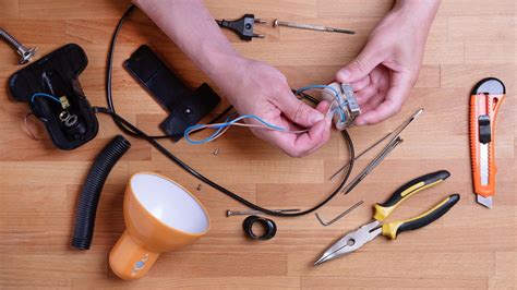 On A Lamp Which Wire Is Hot, Neutral & Ground? (Know It Now ...