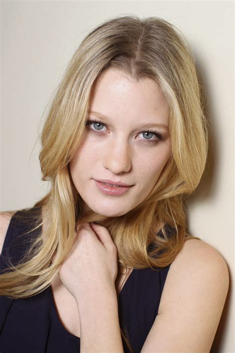 Ashley Hinshaw summary | Film Actresses