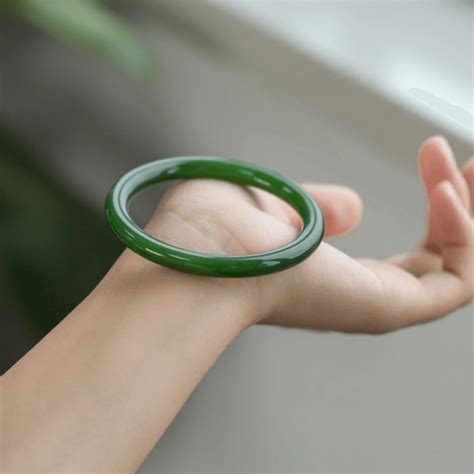 Thin Jade Bangle • The Green Crystal