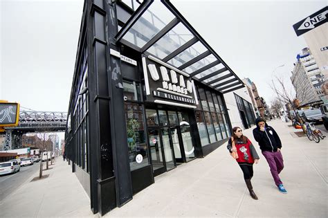 South Williamsburg: Catching Up to the North Side - The New York Times