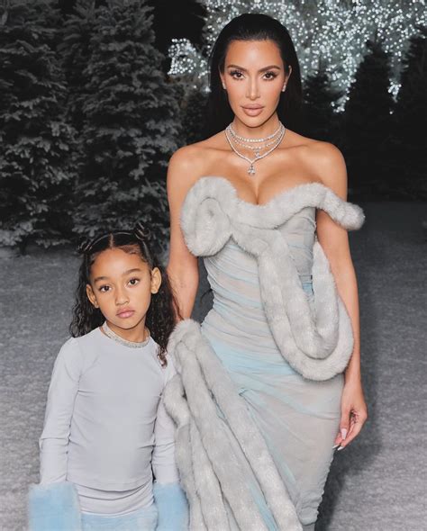 Chicago West, 5, is mom Kim Kardashian's 'twin' in new family photos ...