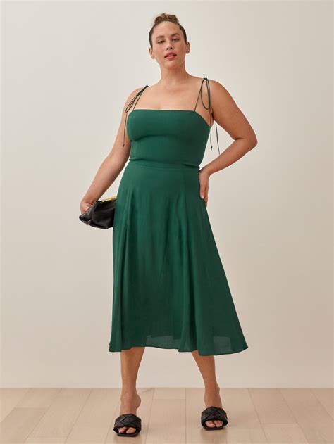 I Tried On the Best Petite Dresses for Spring | Who What Wear