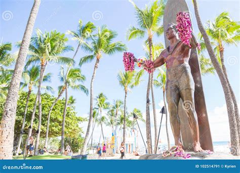 Duke Kahanamoku Statue on Waikiki Beach, Honolulu Editorial Photo ...