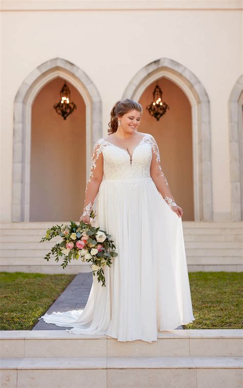 Beautiful dresses to wear to a wedding plus size | Beachweddingtips.com