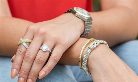 How to Mix Metals Jewelry Like a Pro: Your Style Guide - JewelryOnLight