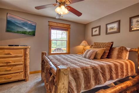 Pigeon Forge Cabin Rental - Black Bear Cinema #4819 - 5 bedroom