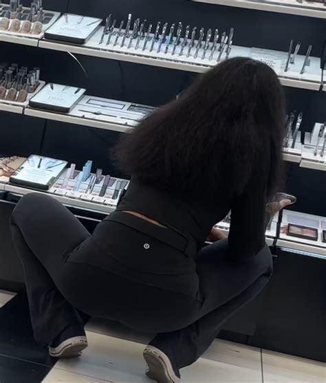 BUBBLE BUTT EBONY LULU. 🫧BENT OVER FOR ME - Spandex, Leggings & Yoga ...