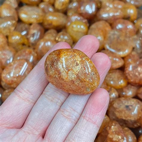 Golden Crackled Quartz Tumbled – Alternative Distribution