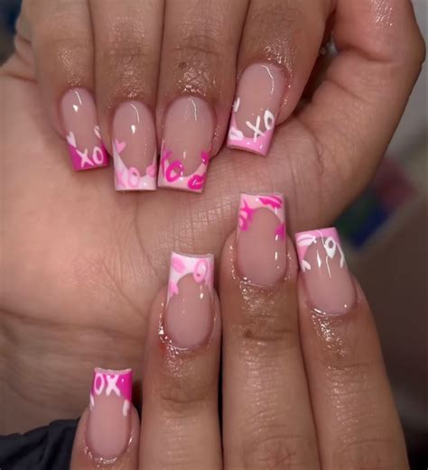 valentine’s day nails | Valentine's day nails, Holiday acrylic nails ...