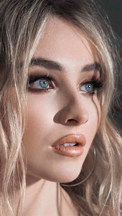 Sabrina Carpenter Black Hair - 2025 HairStyles Ideas