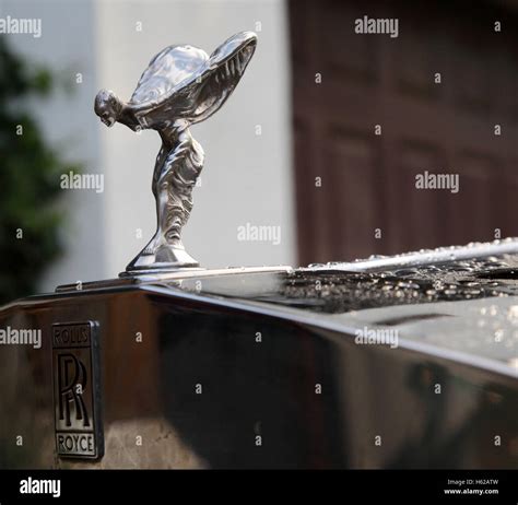 The Spirit of Ecstasy, bonnet emblem on a Rolls Royce car Stock Photo - Alamy