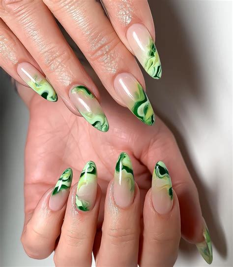 32 Chic Marble Nail Designs to Bring to the Salon | Who What Wear