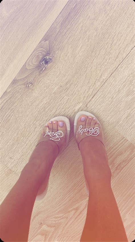 Kourtney Kardashian's Feet
