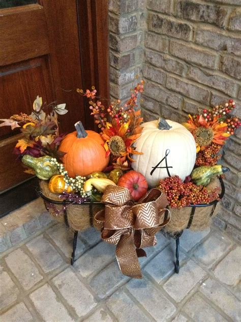 Fall Porch Pumpkin Basket: Easy and Cozy Thanksgiving Decor