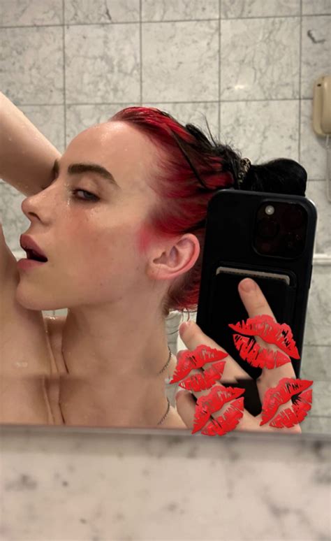 Billie Eilish Goes Back To Her Roots… Literally | Billie, Zwart haar ...