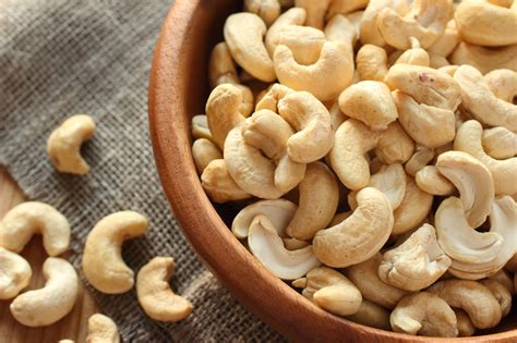 What Are the Symptoms and Treatment of Cashew Allergy?