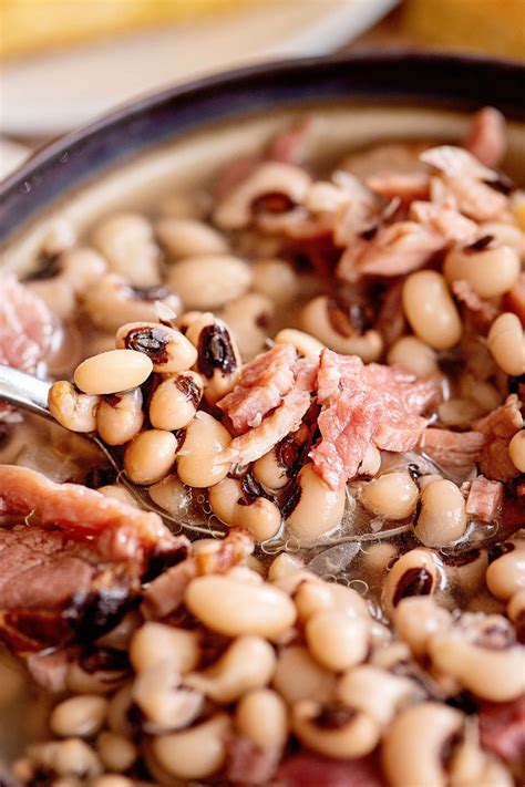 New Year's tradition to eat 12 grapes or black-eyed peas for luck - ABC News - family of pea