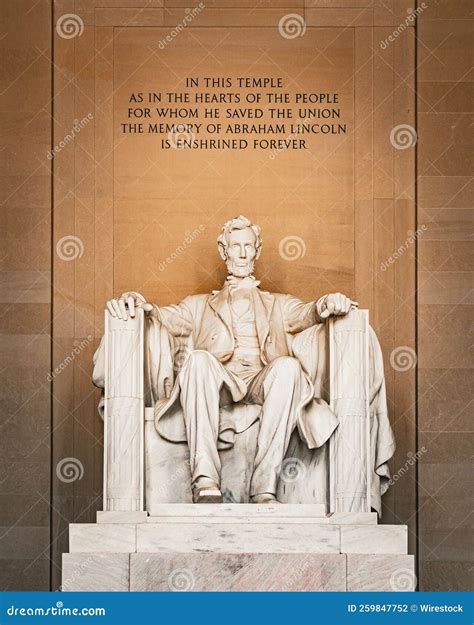 Statue of Abraham Lincoln Sitting at the Lincoln Memorial Editorial ...