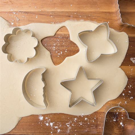 Wilton 2308-1235 6-Piece Metal Basic Shapes Cookie Cutter Set