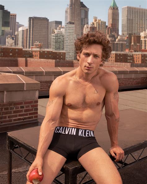 Jeremy Allen White strips down for Calvin Klein campaign ad - ABC News