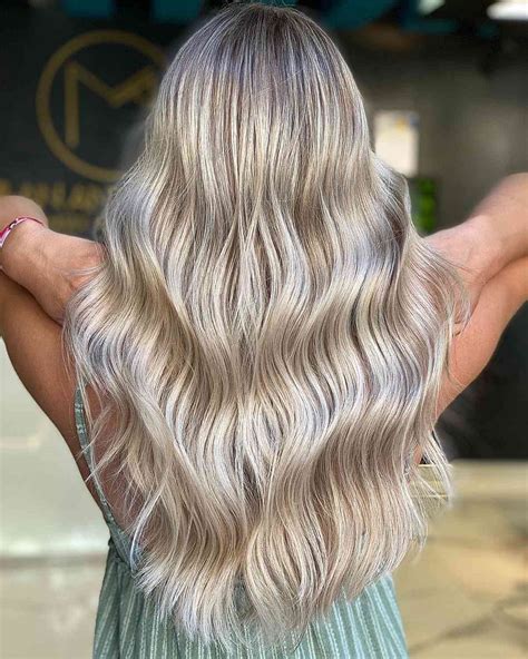 17 Stunning Platinum Blonde Balayage Hair Color Ideas