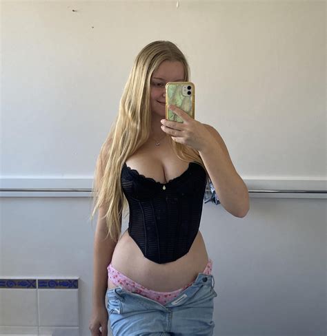 Rate my new top out of 10? 👀💗 : r/AustralianNSFW