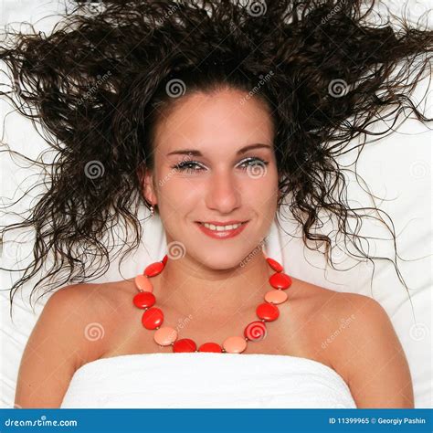 Naked Young Woman Lying on White Bed-sheets Stock Image - Image of ...