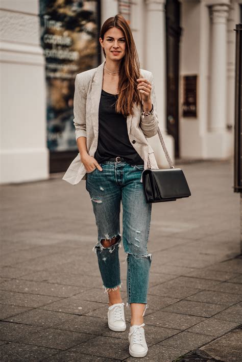 Boyfriend jeans casual outfit online