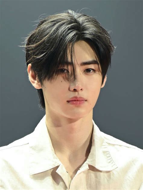 Pin di raene su Sunghoon | Celebrità, Ragazze dei fumetti, Cantanti