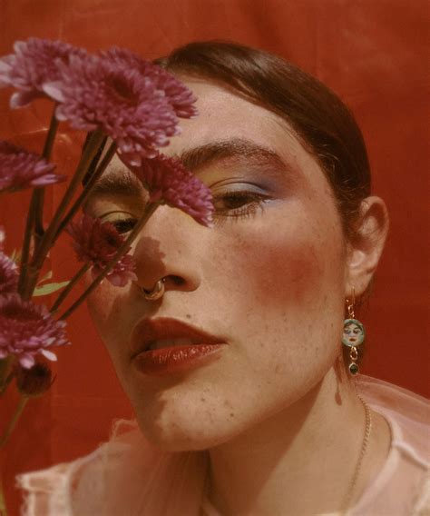 6 Self-Portrait Ideas to Experiment With · Urth Magazine