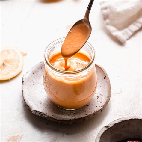 Homemade Sriracha Mayo Recipe (Creamy & Delicious!)