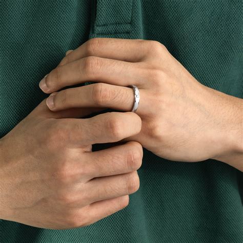 Do Men Wear Engagement Rings? Discover the New Trend