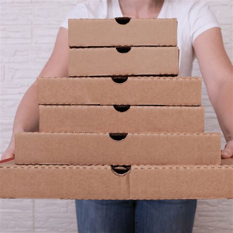 How Big is a 20 Inch Pizza & How Many Does It Feed? | Pizza Preacher