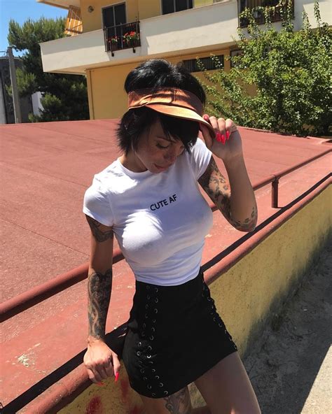 1,968 Me gusta, 33 comentarios - ALEXIS M ♠️ (@alex_mucci) en Instagram: "When u try to be cute ...