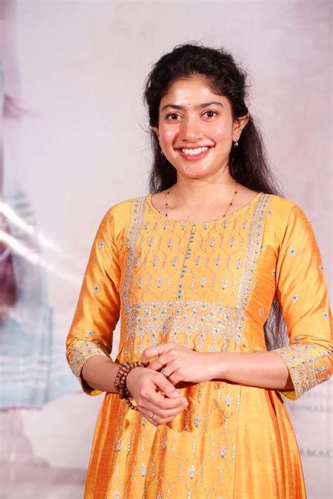 साई पल्लवी (Sai Pallavi): उम्र, मूवी, फोटो, जीवनी, तस्वीरें, फिल्म ...